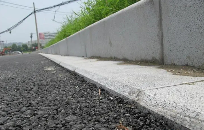 造成路边石破损的原因有哪些???????